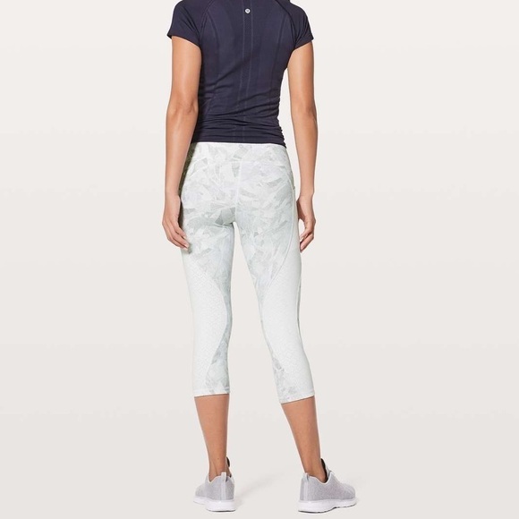 Lululemon Breezy Dot Crop 19 inch Jasmine White - Picture 2 of 8